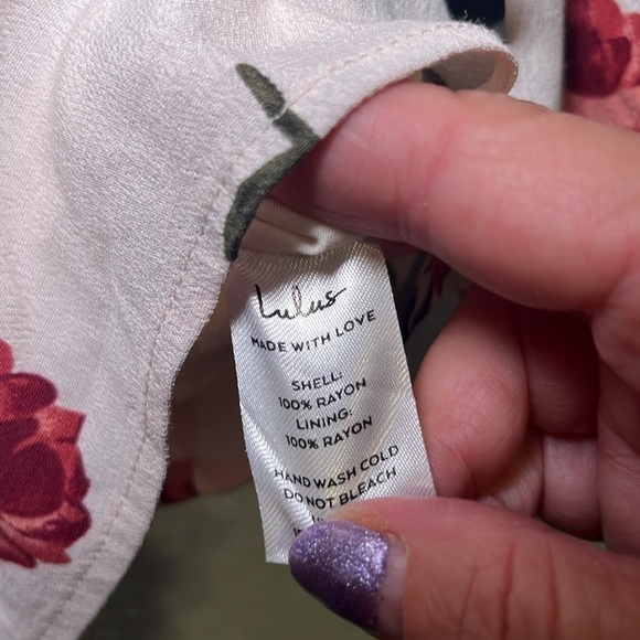 Lulu’s cream colored floral top with front ties size small - Picture 4 of 8